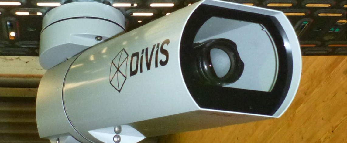 You can see the DIVIS video system hanging under the ceiling of the hall. It is a video camera, the lens points sideways past the viewer.